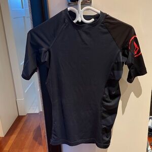 Volcom women’s XS Black rash guard